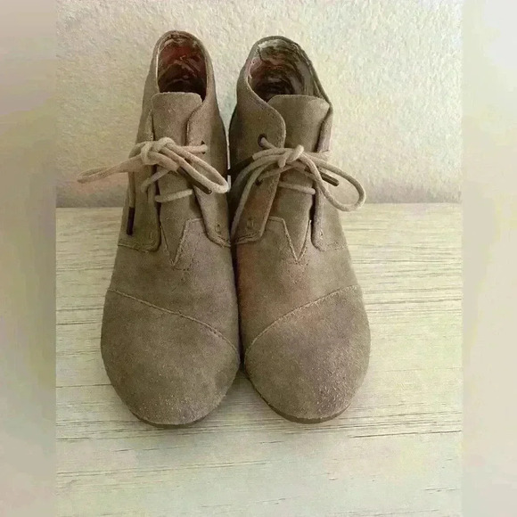 Toms Women's Wedge Lace Up Suede Ankle Booties, Desert Tan, 740817, Size: 8.5 US - Picture 2 of 6